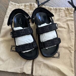 Gucci - WOMEN'S DOUBLE G-PLAQUE SANDAL in Black Canvas - Size 38 - BNWOT